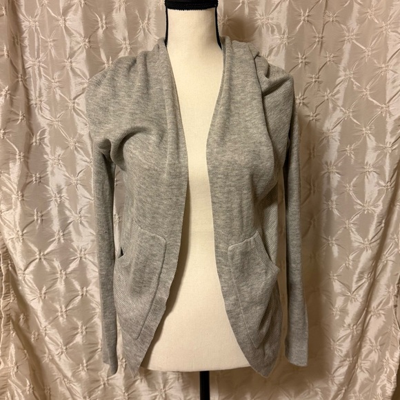 Lululemon Gray Cabin Yogi Wrap
Heathered Medium Grey Hooded Cardigan Sweater - Picture 3 of 13